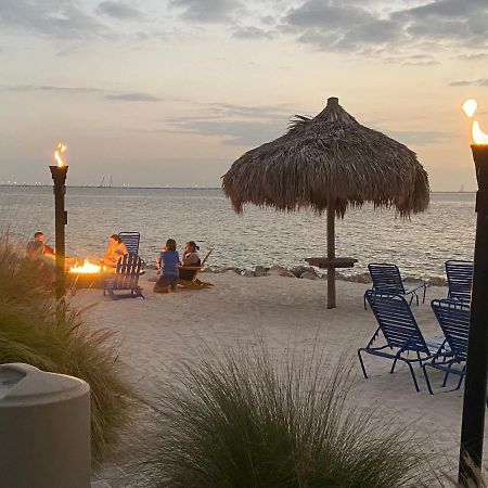Amazing Waterfront Views Resort, Enjoy Heated Pool & Sunset! タンパ エクステリア 写真