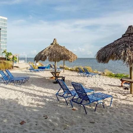 Amazing Waterfront Views Resort, Enjoy Heated Pool & Sunset! タンパ エクステリア 写真
