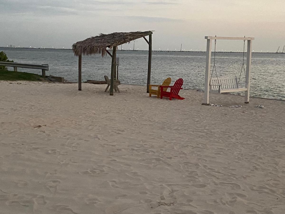 Amazing Waterfront Views Resort, Enjoy Heated Pool & Sunset! タンパ エクステリア 写真